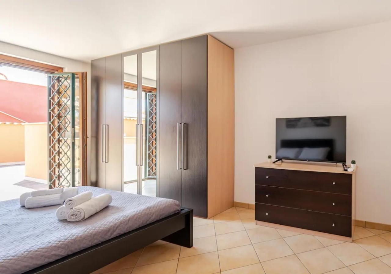 Garden Villa - Free Parking, Wi-Fi E Netflix フィウミチーノ エクステリア 写真